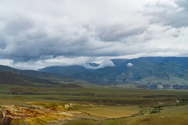 Imagem de fundo de uma paisagem de montanha. Rússia, Sibéria, Altai — Fotografia de Stock