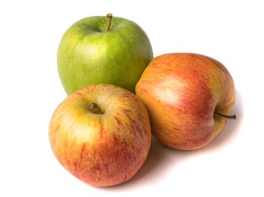 Beyaz arka planda izole edilmiş taze elma.