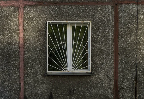 ボロボロの新しい窓ではない写真 — ストック写真