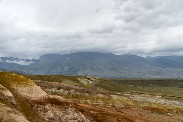 Imagem de fundo de uma paisagem de montanha. Rússia, Sibéria, Altai — Fotografia de Stock