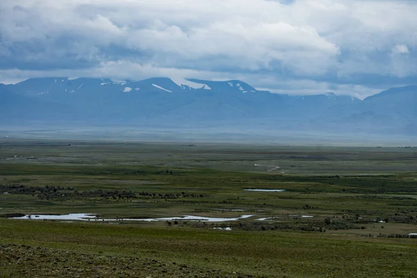 Hintergrundbild einer Berglandschaft. Russland, Sibirien, Altai — Stockfoto