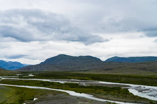 Imagem de fundo de uma paisagem de montanha. Rússia, Sibéria, Altai — Fotografia de Stock