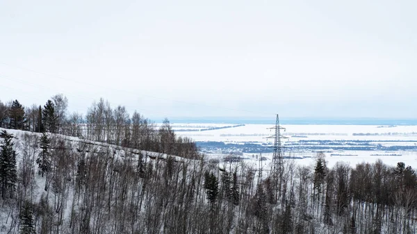 Paisagem floresta de inverno nas montanhas — Fotografia de Stock