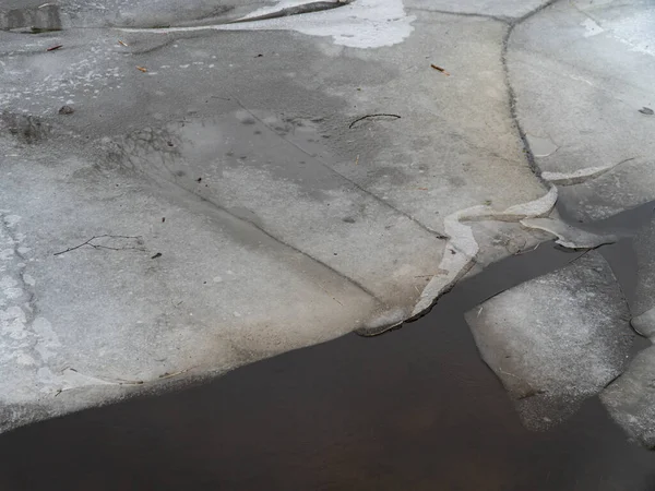 Grafisk Resurser Bakgrundsbild Våren Stranden Reservoar Med Spruckna Flytande Isflak — Stockfoto