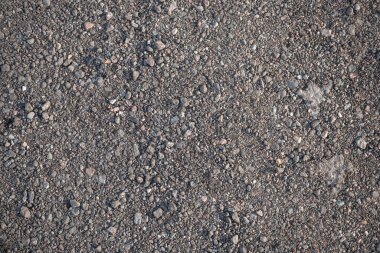 Yerdeki küçük çakıllarla kaplı yüzeyin arkaplan görüntüsü. Duvar kağıdı. Metin için substrat. Yerdeki ince çakıl taşlarının detaylı dokusu. Yürüyüş parkurunun yüzeyi. Üst görünüm.