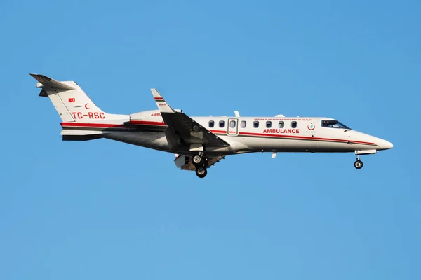 Türkiye Sağlık Bakanlığı Learjet 45 iş uçağı İstanbul Atatürk Havalimanı 'na iniş yaptı