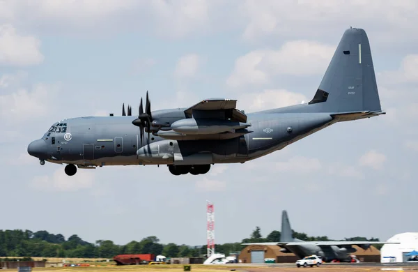 United States Air Force USAF Lockheed MC-130J spec ops aircraft arrival and landing for RIAT Royal International Air Tattoo 2018 airshow — Stock Photo, Image