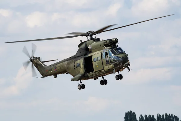 Royal Air Force Aerospatiale (Westland) SA-330E Puma HC1 XW216 helicopter arrival for RIAT Royal International Air Tattoo 2018 airshow — Stock Photo, Image
