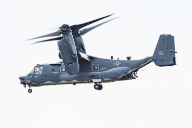 ABD Hava Kuvvetleri USAF Boeing CV-22B Osprey 11-0058 RIAT Royal International Air Tattoo 2018 uçuş gösterisi için dönüştürücü uçak