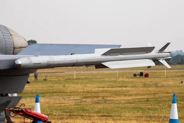 Zweedse Luchtmacht Saab Jas 39c Gripen 39293 straaljager en Diehl Iris-T raket statisch display op Riat Royal International Air Tattoo 2018 — Stockfoto