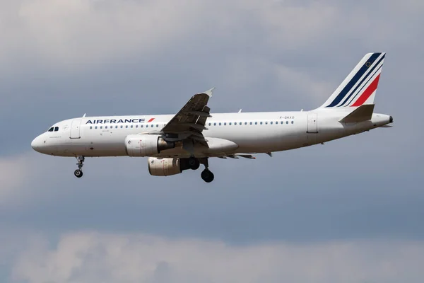 Αεροπορική Γαλλία Airbus A320 F-Gkxo επιβατικό αεροπλάνο προσγειώνεται στο αεροδρόμιο Heathrow του Λονδίνου — Φωτογραφία Αρχείου
