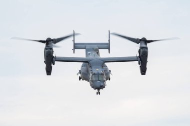 ABD Hava Kuvvetleri USAF Boeing CV-22B Osprey 11-0058 RIAT Royal International Air Tattoo 2018 uçuş gösterisi için dönüştürücü uçak