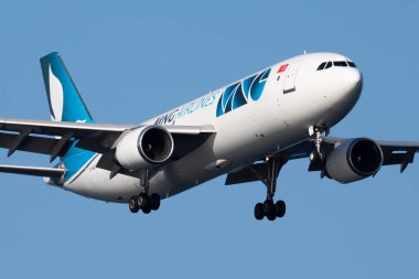 MNG Airlines Airbus A300 TC-MCE kargo uçağı İstanbul Atatürk Havalimanı 'na vardı ve indi.