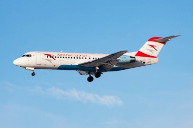 Avusturya Havayolları Fokker 70 Oe-Lfh yolcu uçağı Frankfurt Havaalanına iniyor.