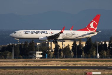 Türk Hava Yolları Boeing 737-900 Tc-Jzh yolcu uçağı İstanbul Atatürk Havalimanı 'na indi
