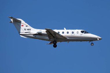 Ziver Air Beechcraft 400a Beechjet Tc-Neo iş jeti İstanbul Atatürk Havaalanına varıyor