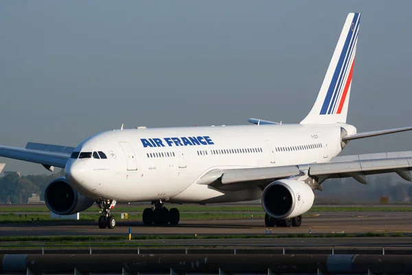 Air France Airbus A330-200 F-Gzcf επιβατικό αεροπλάνο άφιξη και προσγείωση στο Παρίσι Charles de Gaulle Airport — Φωτογραφία Αρχείου