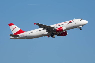 Austrian Airlines Airbus A320 OE-LXA passenger plane departure and take off at Budapest Airport