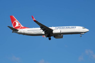 İstanbul / Türkiye - 29 Mart 2019: Türk Hava Yolları Boeing 737-800 Tc-Jvb yolcu uçağı İstanbul Atatürk Havalimanı 'na indi