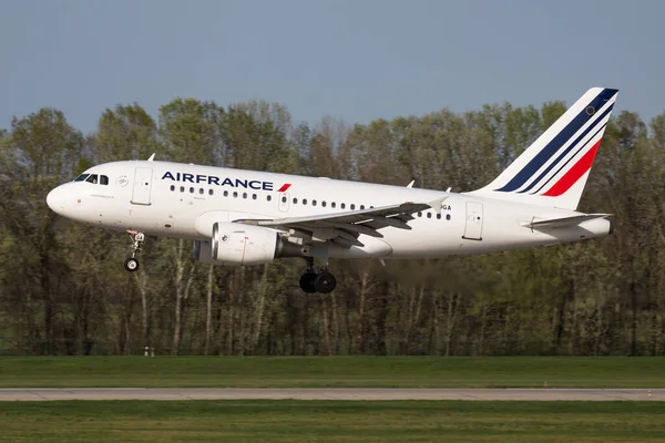 Βουδαπέστη Ουγγαρία Απριλίου 2018 Air France Airbus A318 Guga Άφιξη — Φωτογραφία Αρχείου