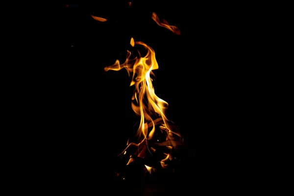 Feuer Isolierte Flamme Brennt Bei Dunklem Hintergrund Hoher Qualität — Stockfoto