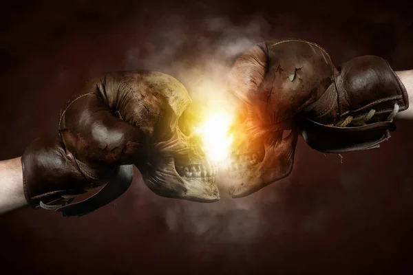 Two old boxing gloves with Skulls hit together — Stock Photo, Image