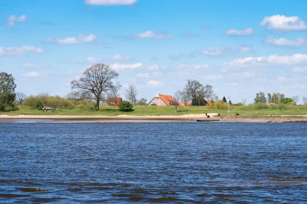 Farm house behind the Dike on the Elbe in Lower Saxony — Stock Photo, Image