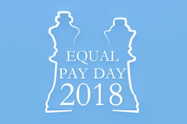 Vorm van Schaakstuk met tekst "Equal Pay Day" Stockfoto