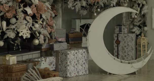 Krásném Interiéru Pokoje Vánočním Stromečkem Světlo Nesvítí Ale Postupně Rozsvítí — Stock video