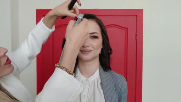 Női Smink Művész Gyűjti Modell Lány Lőni — Stock videók