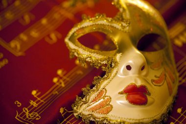 Maske ve müzik