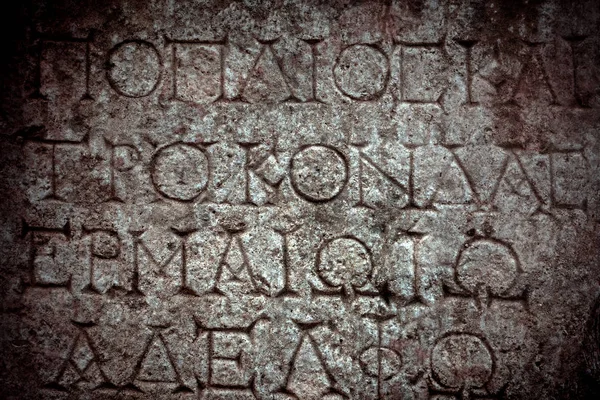 Antigos alfabetos do Egito sobre textura de fundo de mármore — Fotografia de Stock