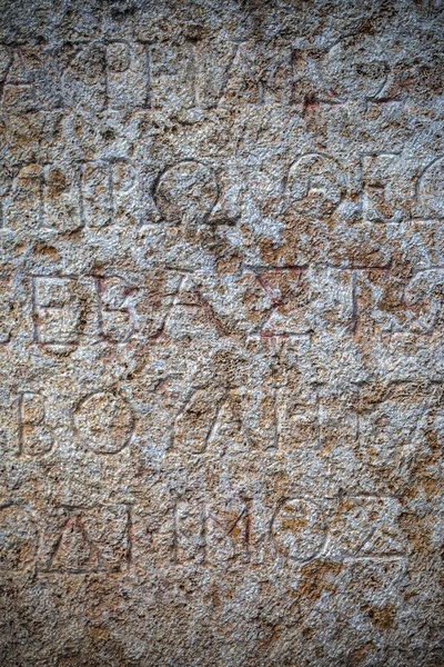 Antigos alfabetos do Egito sobre textura de fundo de mármore — Fotografia de Stock