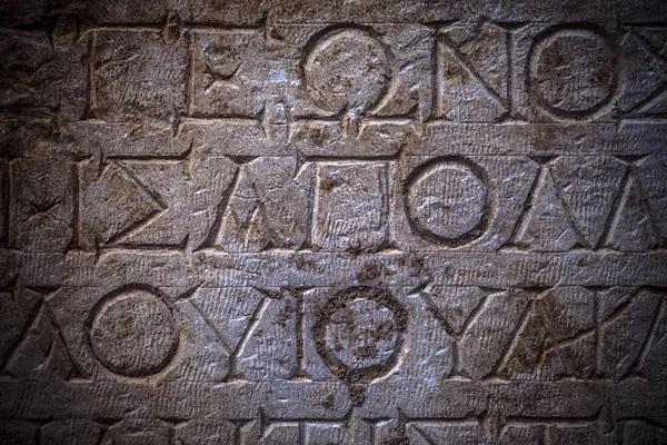 Antigos alfabetos do Egito sobre textura de fundo de mármore — Fotografia de Stock