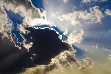 Öğleden sonra bulutlar