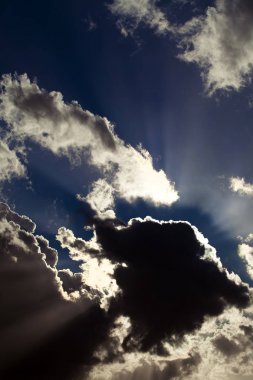 Öğleden sonra bulutlar