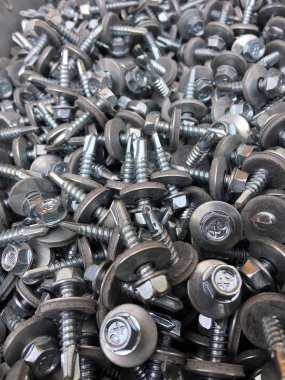 Alet çantası çivi