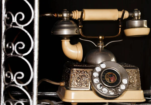 Ancien appareil de communication téléphonique classique — Photo