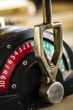 Kaptan'ın gemiye kumanda düğmeleri köşk