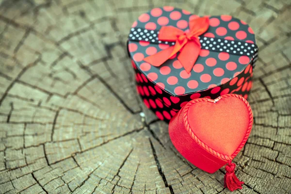 Heart Shape of Gift Box on Wooden Trunk — Stock Photo, Image