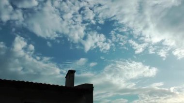 Bulutlar gökyüzü görünümü zaman atlamalı