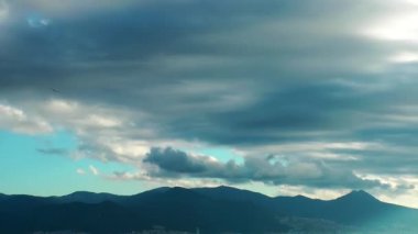 Bulutlar gökyüzü görünümü zaman atlamalı