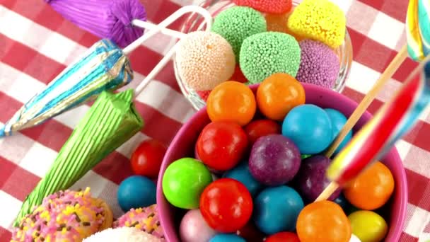 Sladkosti, sladké želé lízátko a lahodné cukru dezert — Stock video