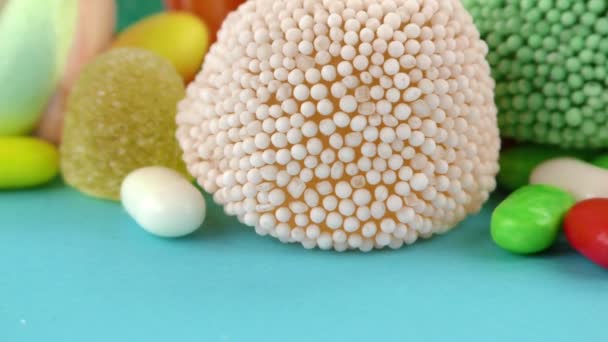 糖果甜果冻、棒棒糖和美味甜食 — 图库视频影像
