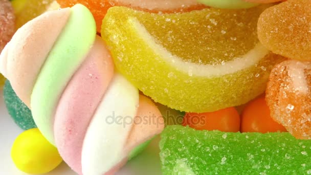 Sladkosti, sladké želé lízátko a lahodné cukru dezert — Stock video