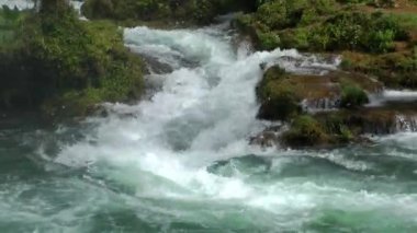 Şelale güzel doğa görünümü