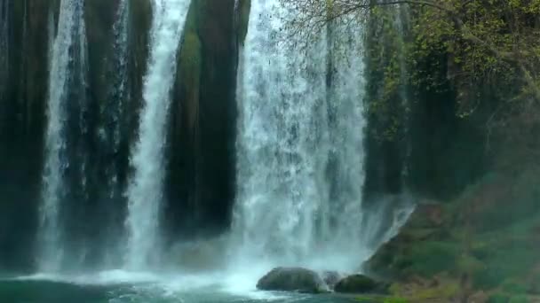瀑布美丽的自然风光 — 图库视频影像
