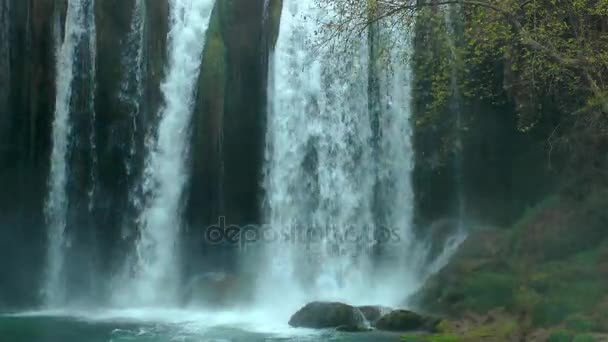 瀑布美丽的自然风光 — 图库视频影像