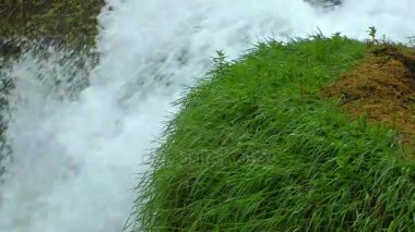 Şelale güzel doğa görünümü