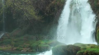 Şelale güzel doğa görünümü